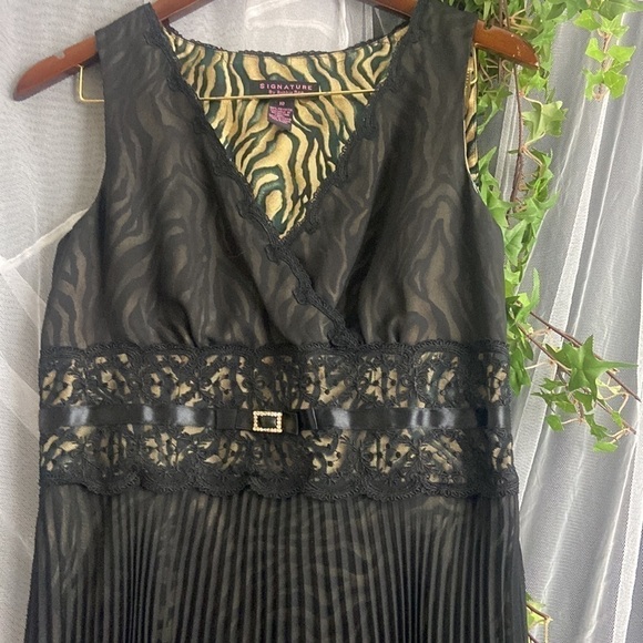 Signature by Robbie Bee Black Zebra Print Accordian Pleated Dress​ - Picture 2 of 11